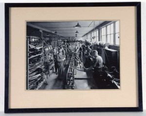 Arbete i fabriken, okänt datum. Foto: Upplandsmuseet